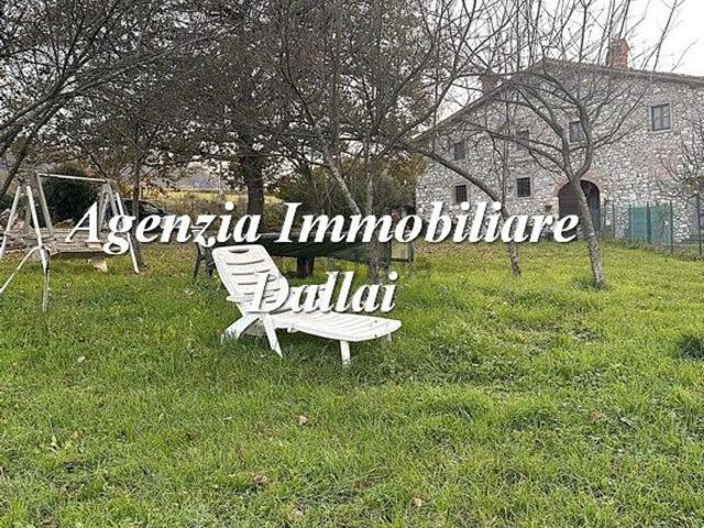 Rustici e casali in vendita di 280 m² in Via Gastone Nencini