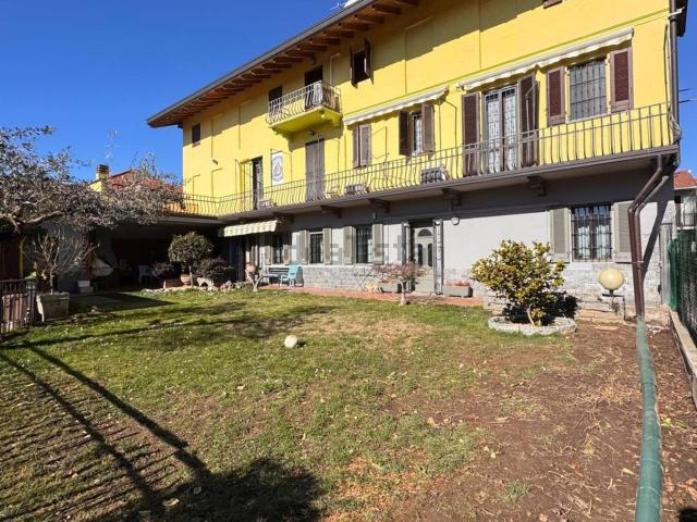 Rustici e casali in vendita di 280 m² in Via IV Novembre, 5