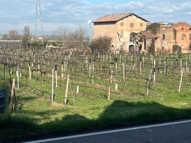Rustici e casali in vendita di 280 m² in Via S.Lucia