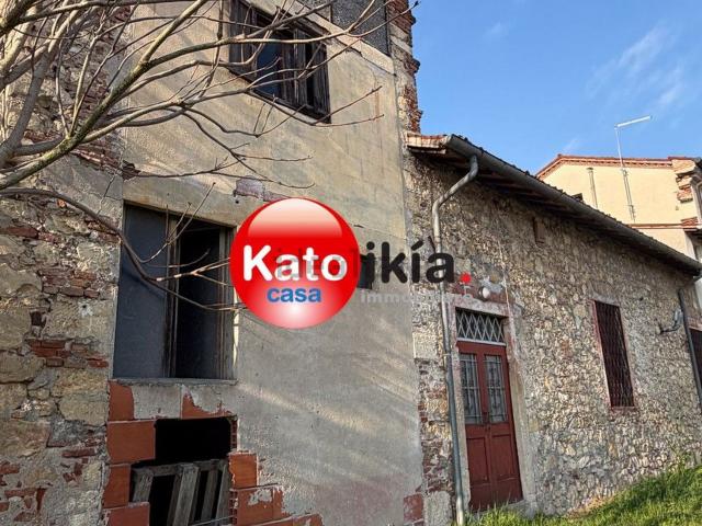 Rustici e casali in vendita di 280 m² in Via Santa Chiara