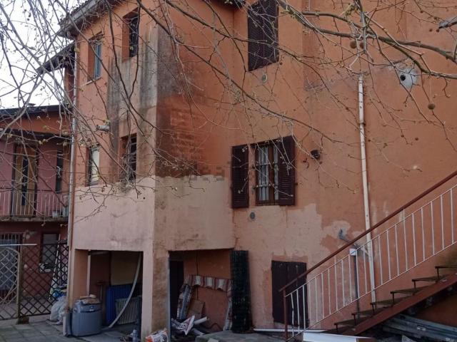 Rustici e casali in vendita di 280 m² in Via Sempione