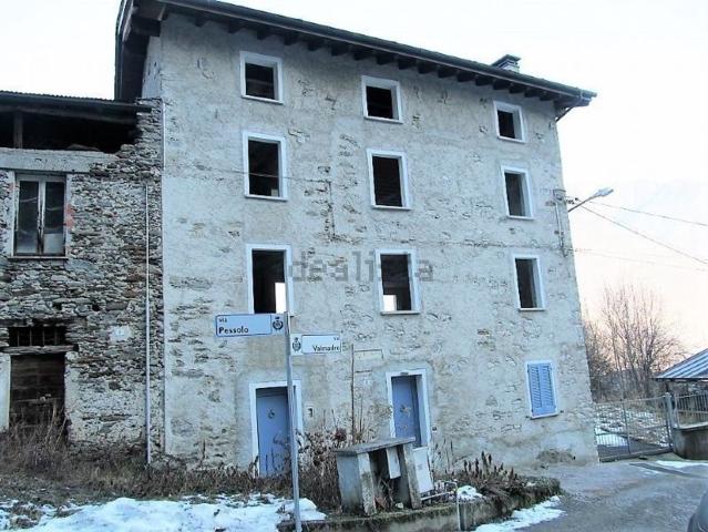 Rustici e casali in vendita di 280 m² in Via Valmadre