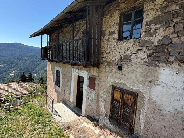Rustici e casali in vendita di 282 m² in Via dei Lagorai, 37