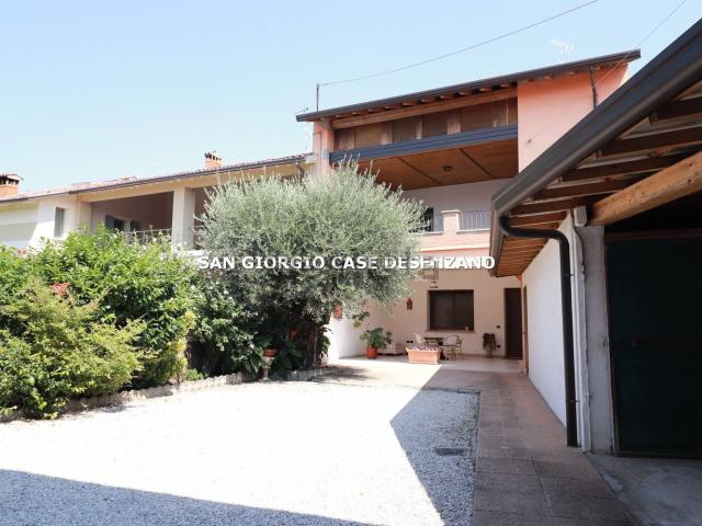 Rustici e casali in vendita di 283 m²