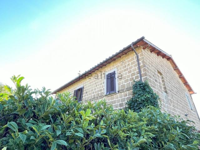 Rustici e casali in vendita di 283 m² in Località Monti della Caduta
