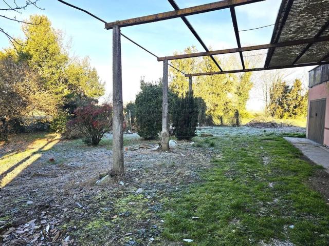Rustici e casali in vendita di 283 m² in Via Pozzetto, 1