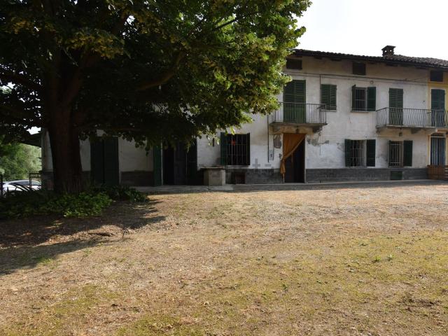 Rustici e casali in vendita di 294 m² in Località Casareggio