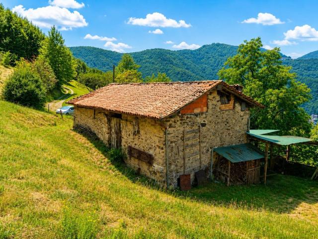Rustici e casali in vendita di 295 m² in Località Piasse, 5