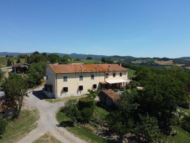 Rustici e casali in vendita di 295 m² in Strada Senza Nome, 84