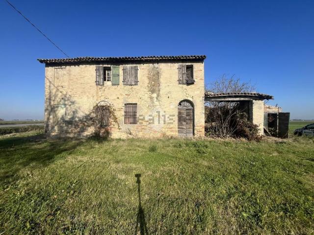 Rustici e casali in vendita di 295 m² in Via Cella, 334