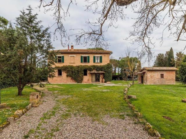 Rustici e casali in vendita di 296 m² in Strada Provinciale Lauretana