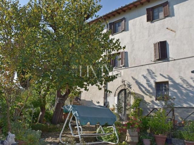 Rustici e casali in vendita di 296 m² in Via Pieve di Brancoli