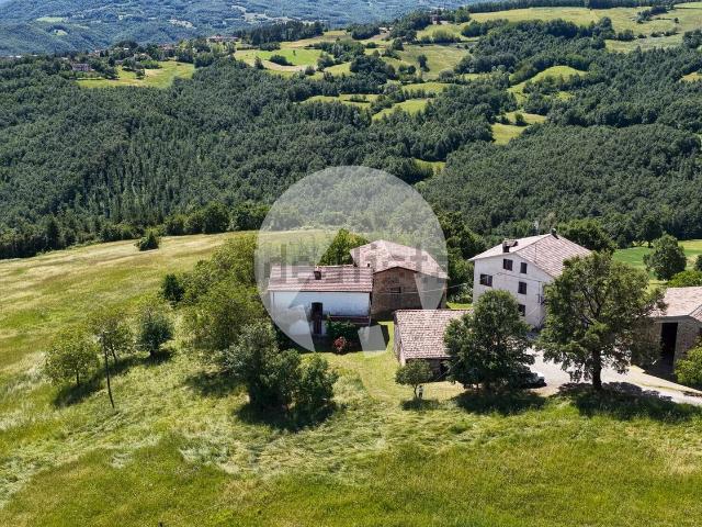 Rustici e casali in vendita di 297 m² in Via della Costa, 2