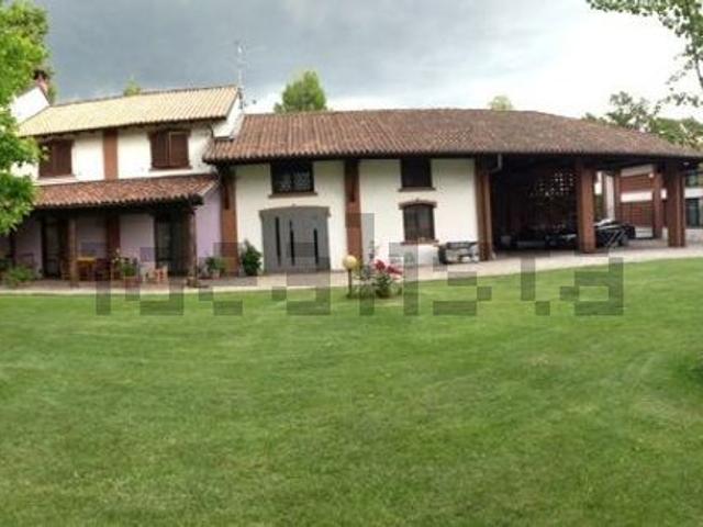 Rustici e casali in vendita di 298 m² in Via Barattiera, 15