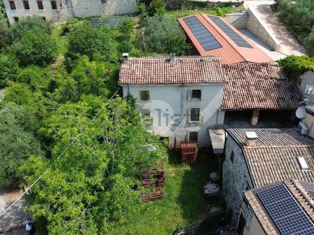 Rustici e casali in vendita di 300 m² in Via Paverno