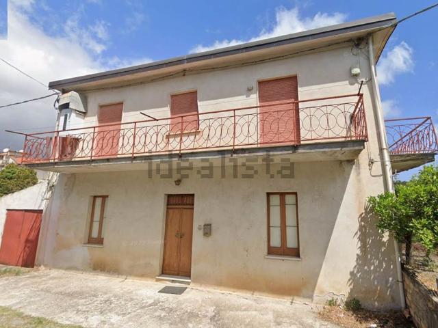 Rustici e casali in vendita di 290 m²