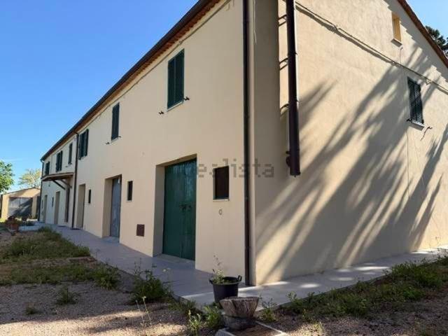 Rustici e casali in vendita di 290 m²
