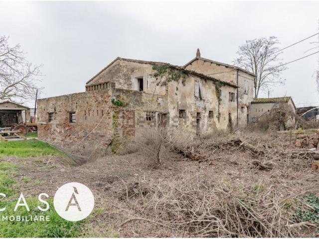 Rustici e casali in vendita di 290 m²