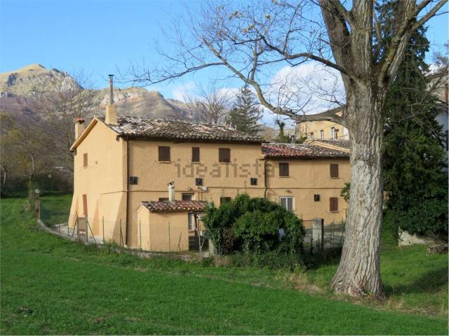 Rustici e casali in vendita di 290 m² in Contrada Gattari