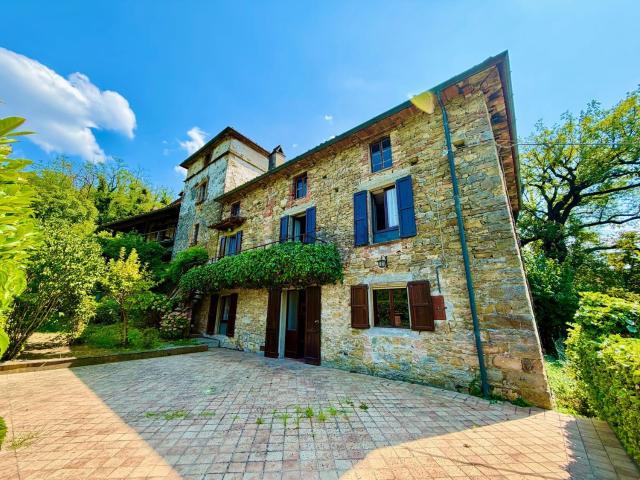 Rustici e casali in vendita di 290 m² in Località Sacchelli