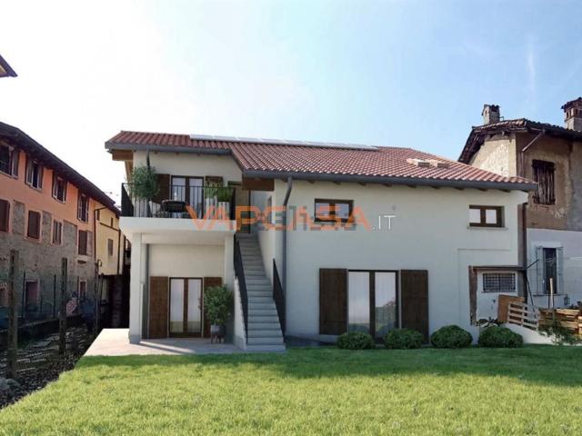 Rustici e casali in vendita di 290 m² in Piazza Roma
