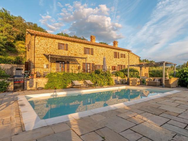 Rustici e casali in vendita di 290 m² in Via Nazionale, 24