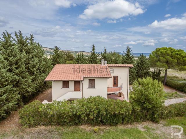 Rustici e casali in vendita di 290 m² in Via delle Ragnaie