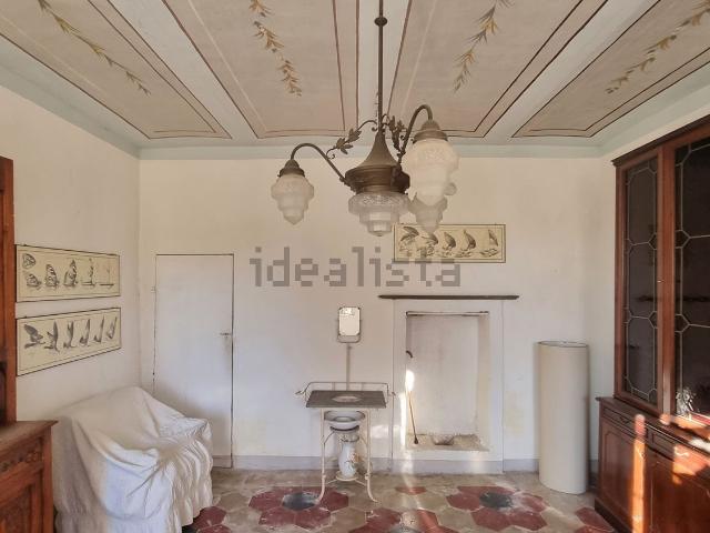 Rustici e casali in vendita di 290 m² in Via Vinchio, 40