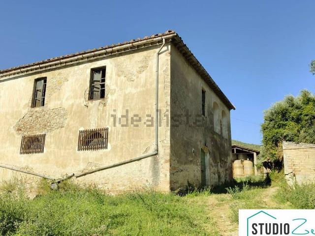 Rustici e casali in vendita di 291 m²