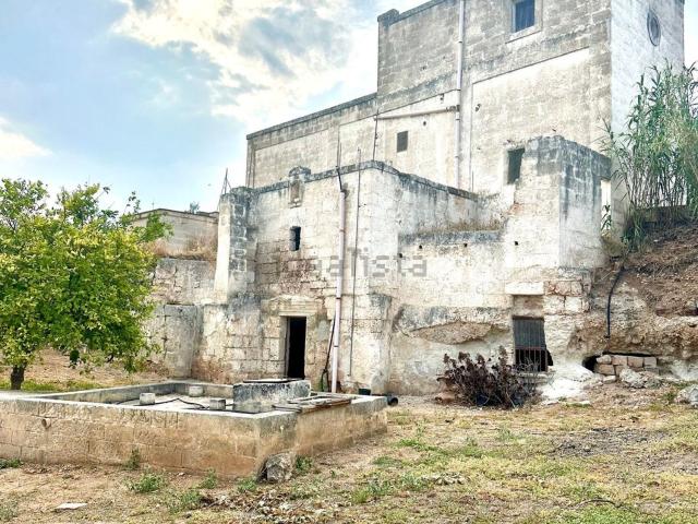 Rustici e casali in vendita di 292 m² in Contrada Scanzossa