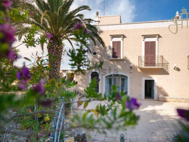 Rustici e casali in vendita di 306 m² in Strada Comunale Santa Candida