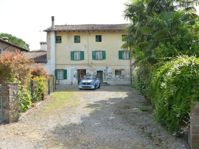 Rustici e casali in vendita di 309 m² in Via Roma, 123