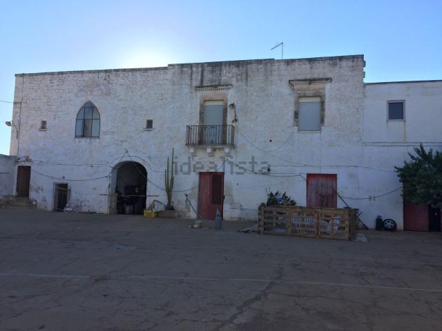 Rustici e casali in vendita di 3000 m² in Contrada Specchia