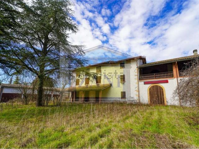 Rustici e casali in vendita di 3000 m² in Piazza Lorenzo Berzieri, 10