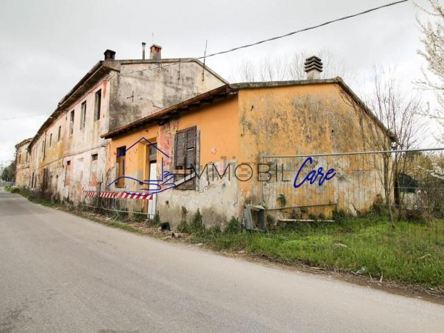 Rustici e casali in vendita di 3000 m² in Via Martraverso