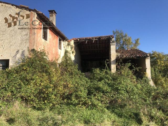 Rustici e casali in vendita di 300 m²