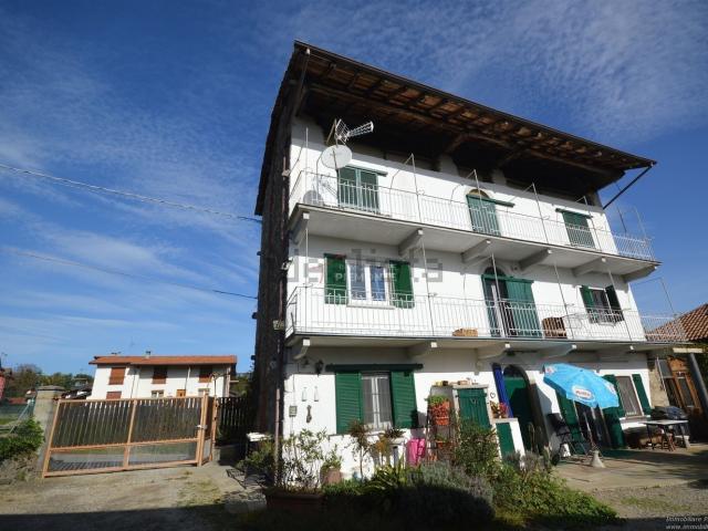 Rustici e casali in vendita di 300 m²