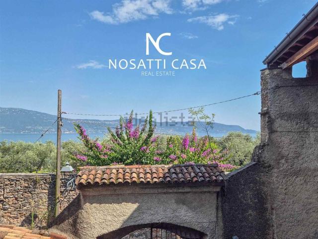 Rustici e casali in vendita di 300 m²