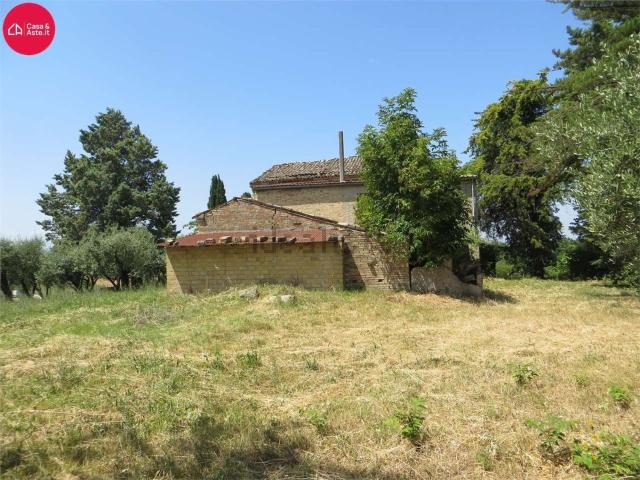 Rustici e casali in vendita di 300 m²