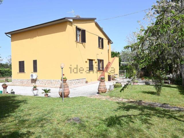 Rustici e casali in vendita di 300 m²