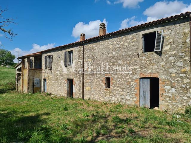 Rustici e casali in vendita di 300 m²
