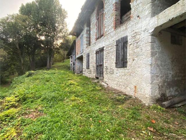 Rustici e casali in vendita di 300 m²