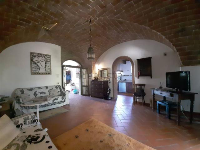 Rustici e casali in vendita di 300 m²