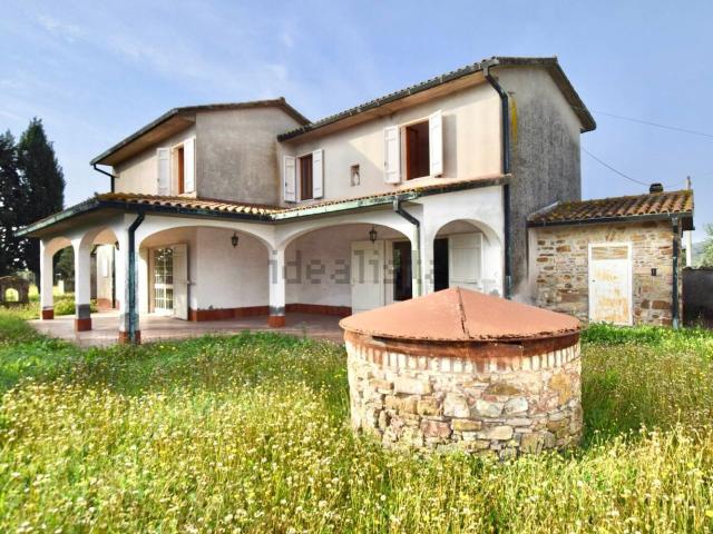 Rustici e casali in vendita di 300 m²