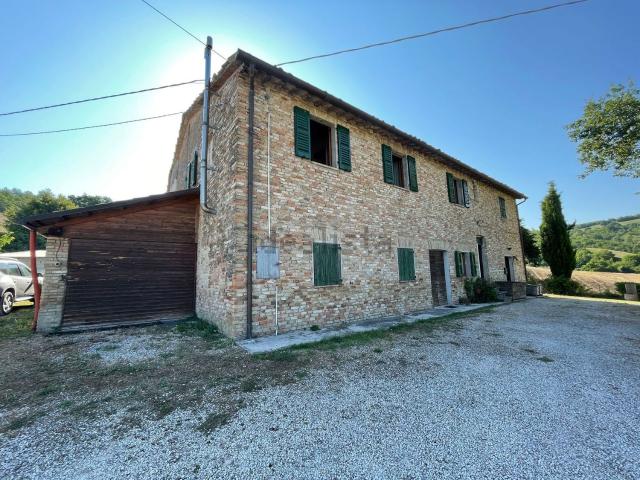 Rustici e casali in vendita di 300 m²