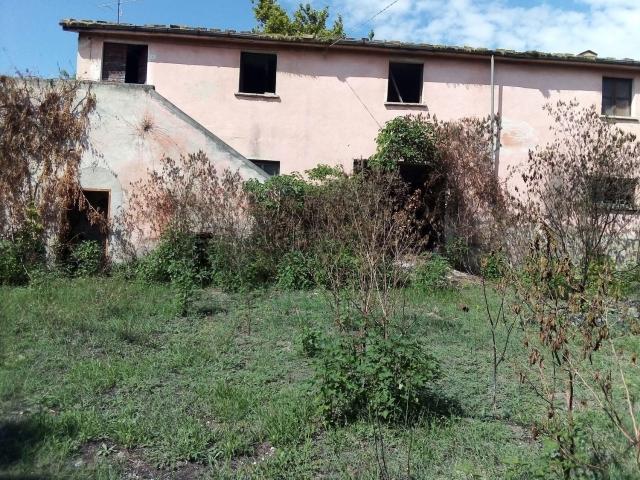 Rustici e casali in vendita di 300 m²