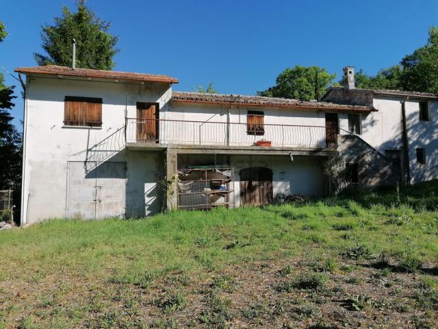 Rustici e casali in vendita di 300 m²