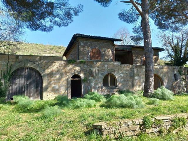 Rustici e casali in vendita di 300 m²