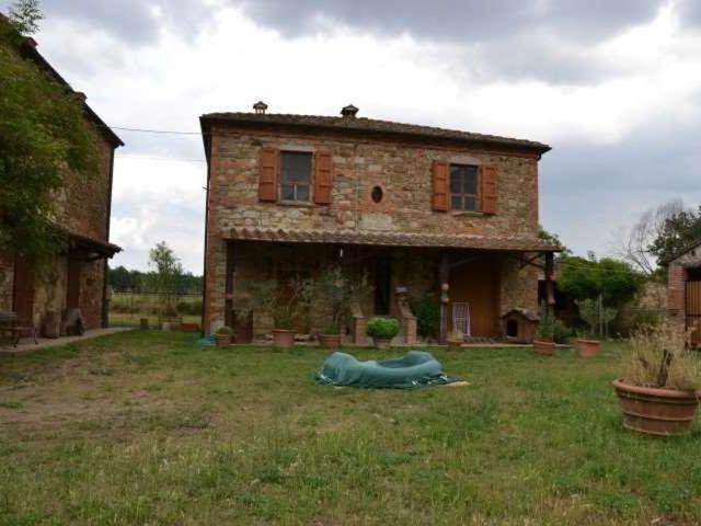 Rustici e casali in vendita di 300 m²