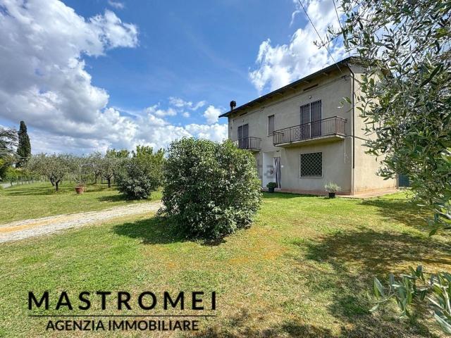 Rustici e casali in vendita di 300 m²